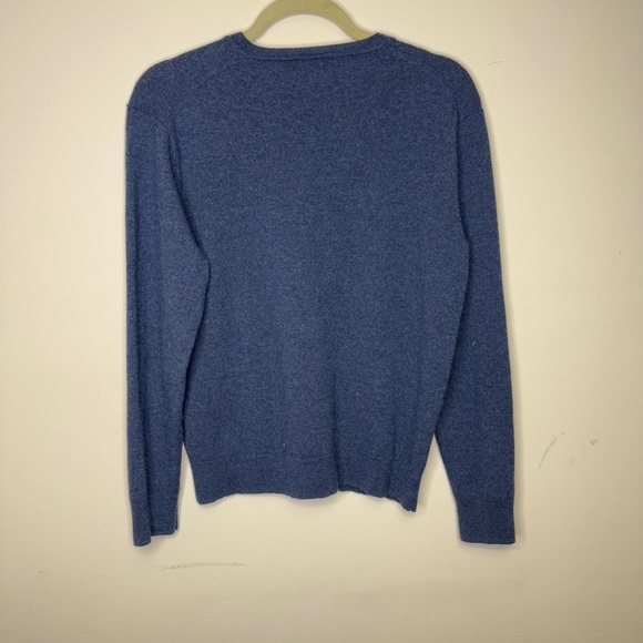 Vintage Black Brown 1826 Extra Fine Merino Wool
Men's Blue V-Neck Cozy Sweater - Picture 5 of 8